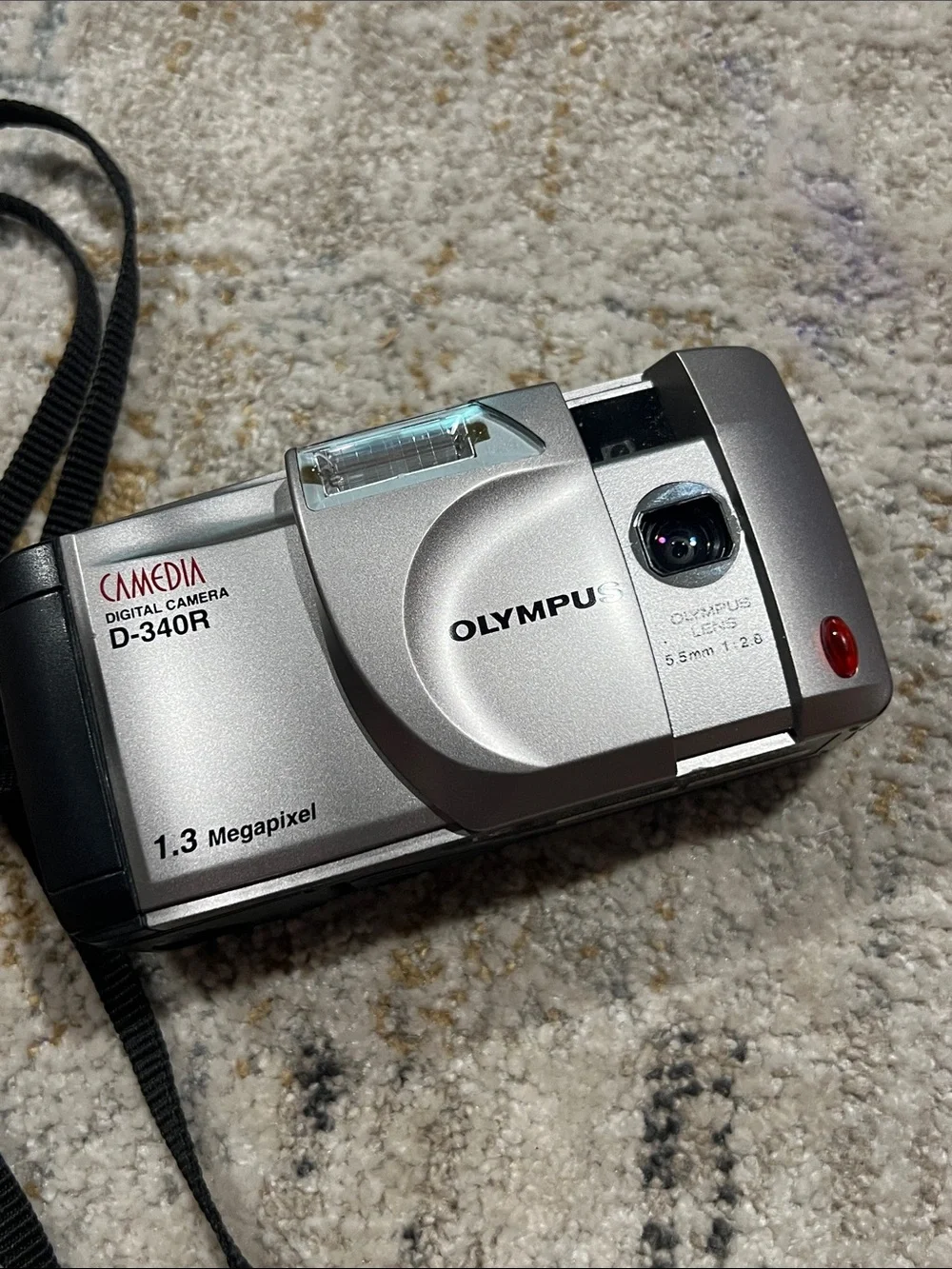 Olympus Silver Compact Digital Camera with Wrist Strap D-340R z32